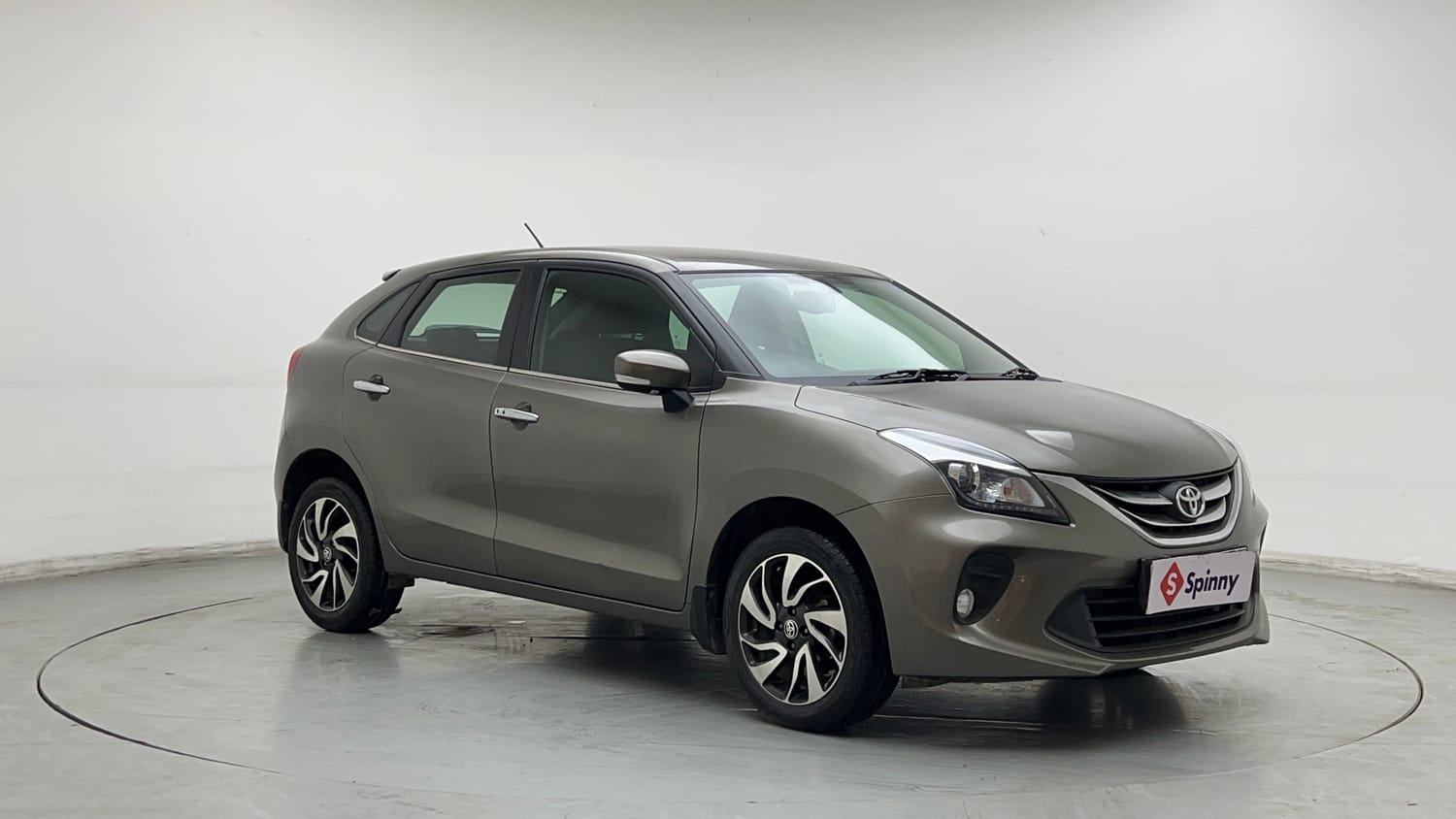 Used 2020 Toyota Glanza V Petrol Manual exterior RIGHT FRONT CORNER VIEW