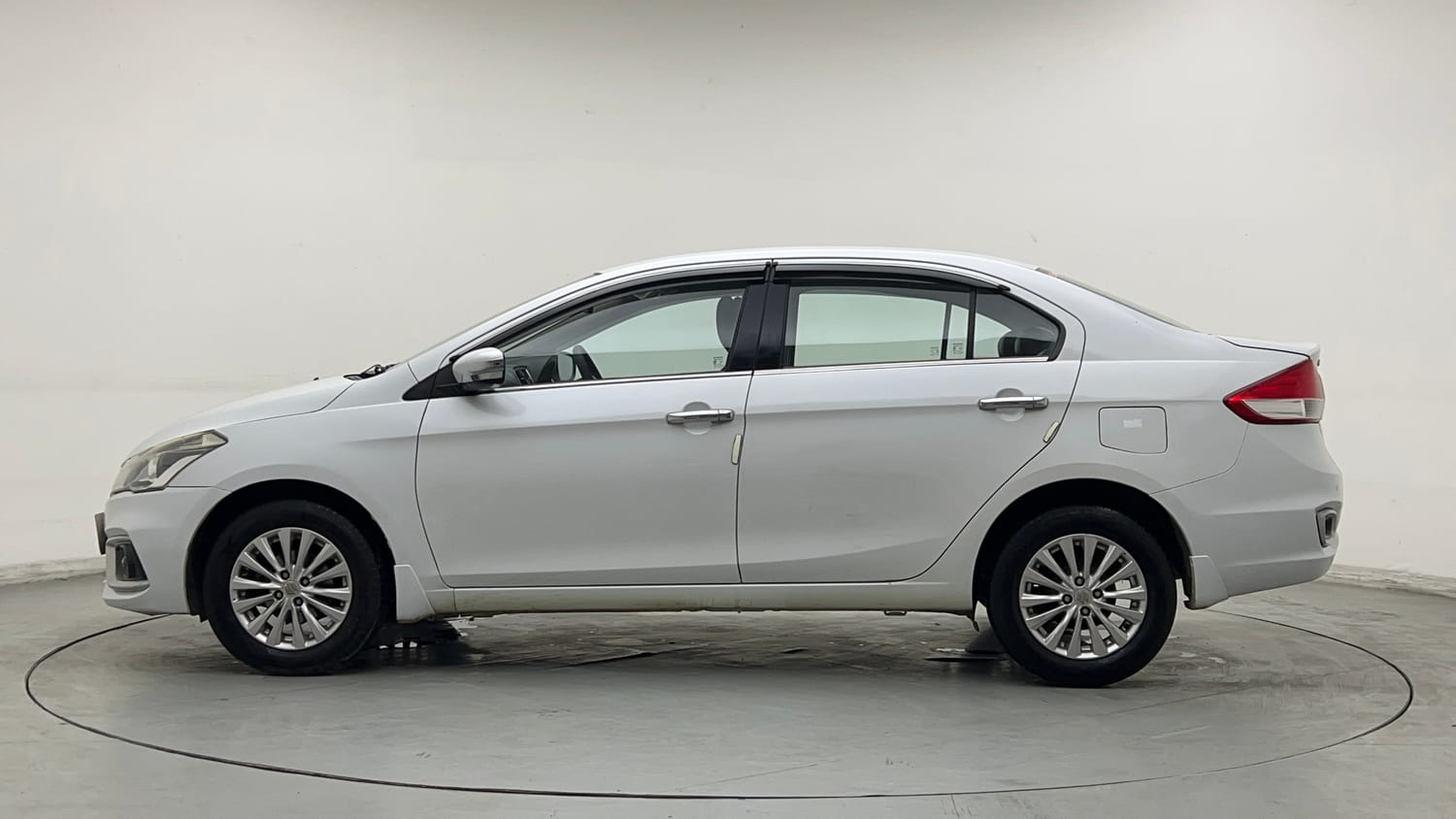 Used 2020 Maruti Suzuki Ciaz Delta 1.5 Petrol Manual exterior LEFT SIDE VIEW