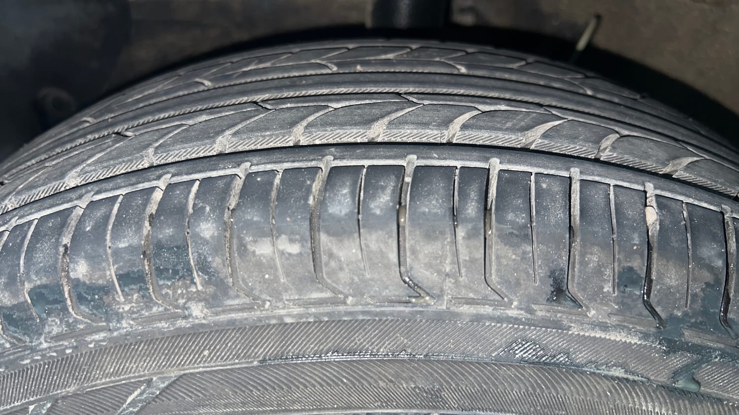 Used 2020 Hyundai Grand i10 Nios Sportz AMT 1.2 Kappa VTVT Petrol Automatic tyres LEFT FRONT TYRE TREAD VIEW