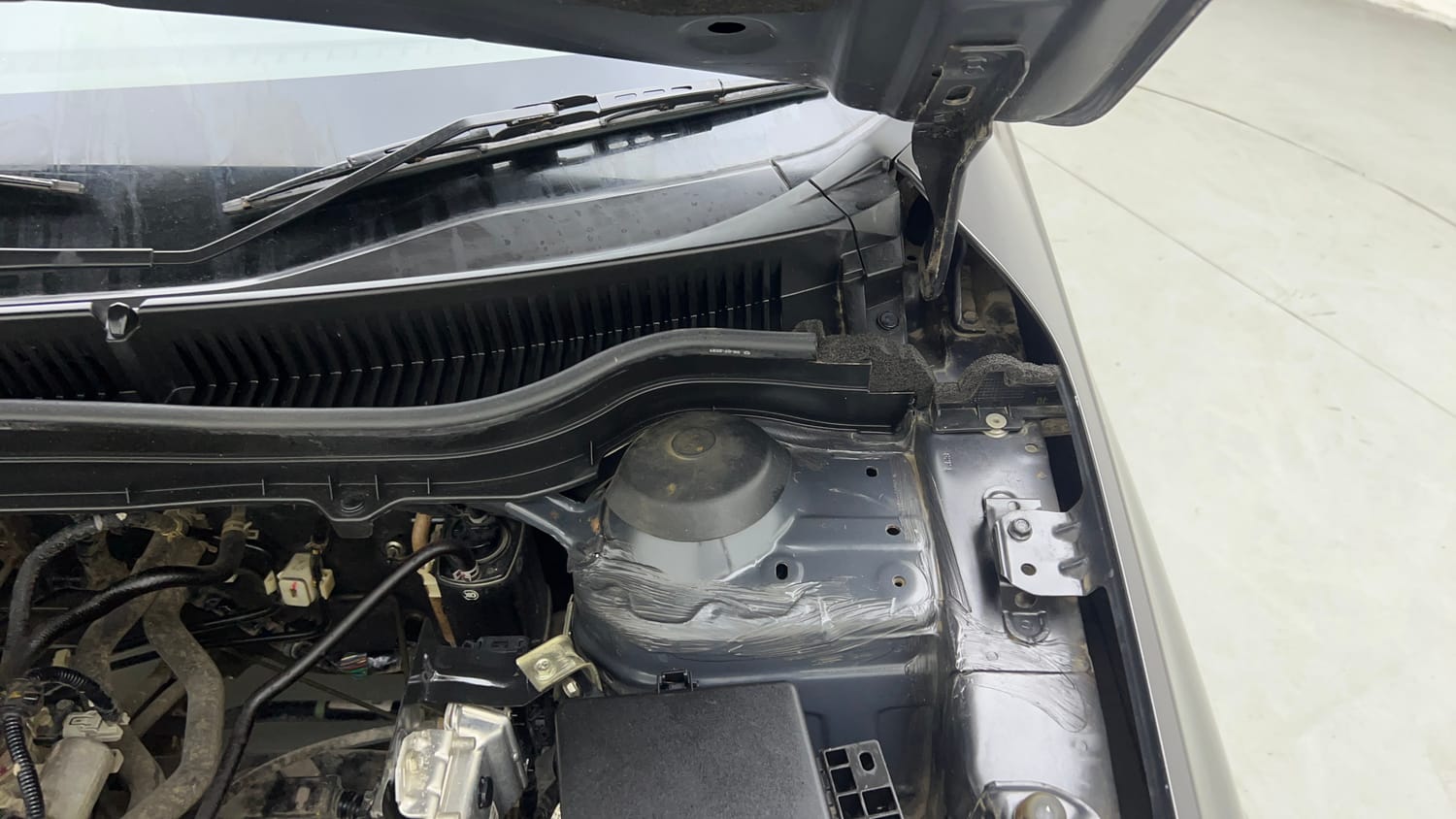 Used 2021 maruti-suzuki Vitara Brezza VXi Petrol Manual engine ENGINE LEFT SIDE HINGE & APRON VIEW