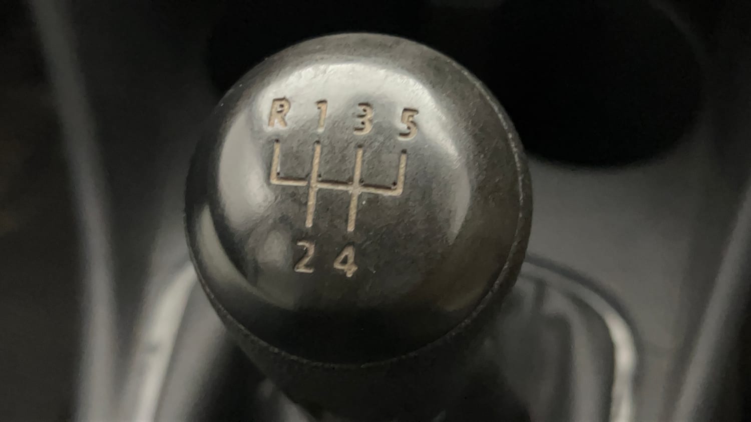 Used 2016 Volkswagen Polo Comfortline 1.2L (P) Petrol Manual interior GEAR  KNOB VIEW