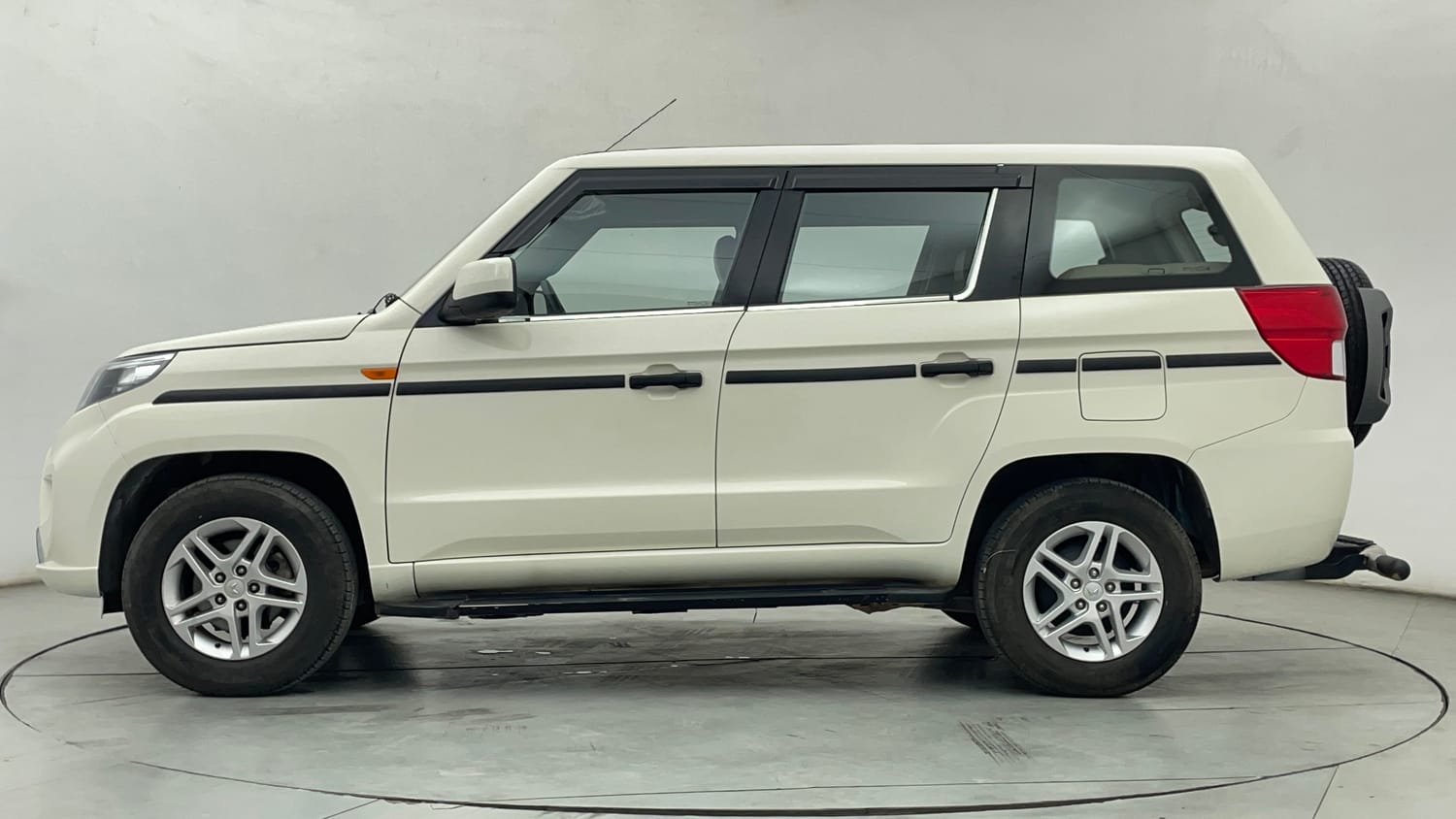 Used 2024 Mahindra Bolero Neo Plus P10 Diesel Manual exterior LEFT SIDE VIEW