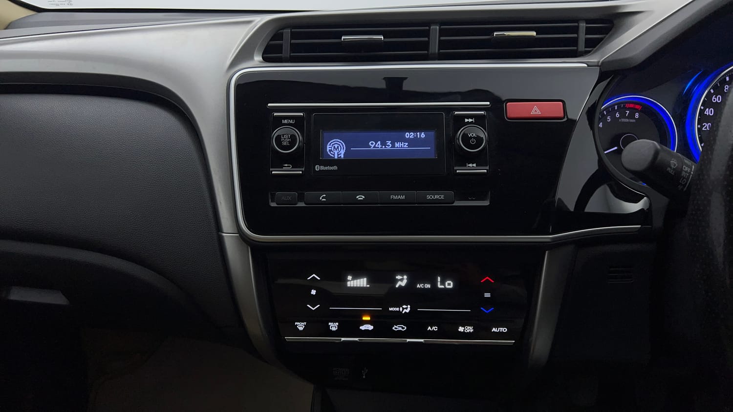 Used 2015 Honda City SV Petrol Manual interior MUSIC SYSTEM & AC CONTROL VIEW