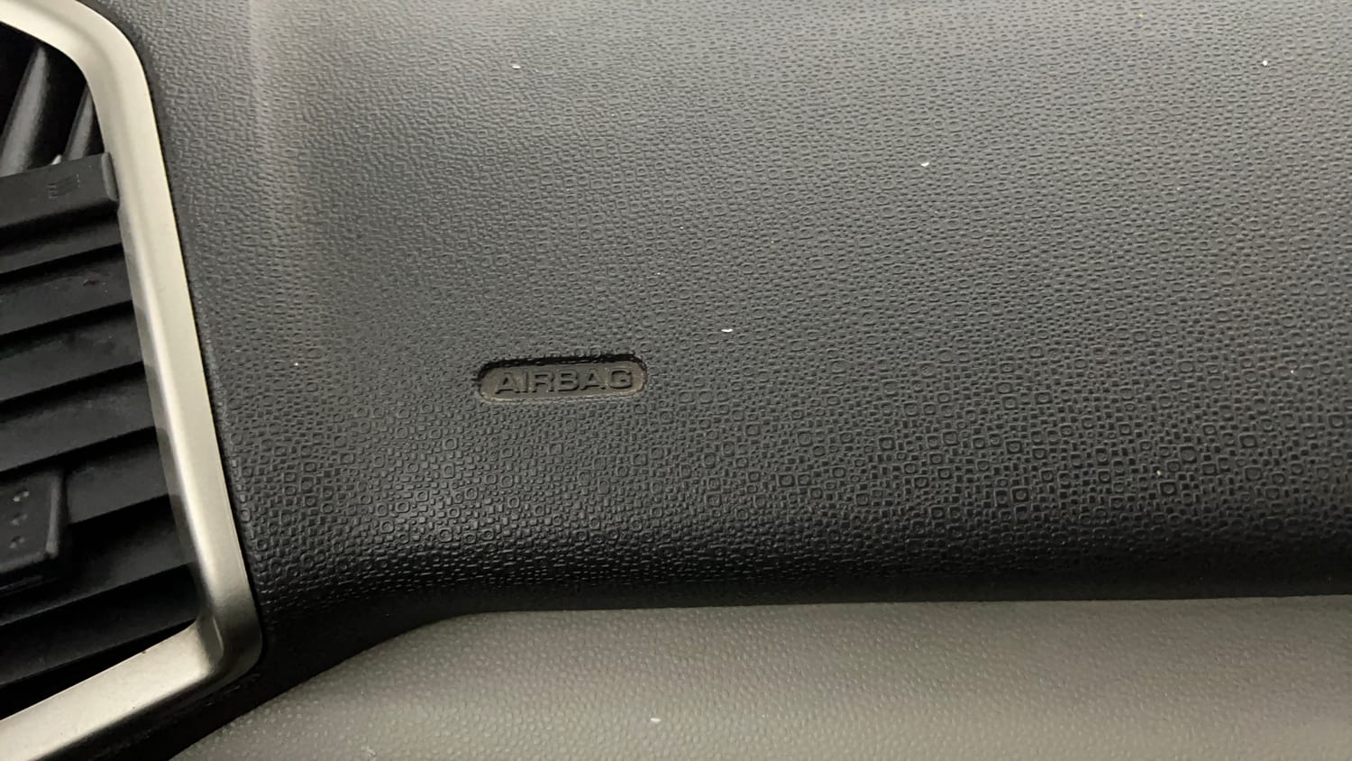 Used 2017 Ford EcoSport Trend+ 1.5L TDCi Diesel Manual top_features Airbags