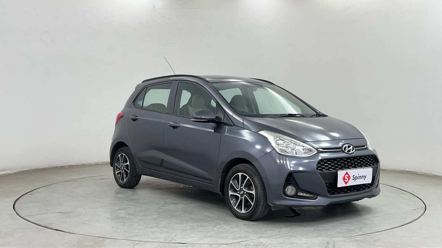 Used 2017 Hyundai Grand i10 Sportz (O) AT 1.2 Kappa VTVT Petrol Automatic exterior RIGHT FRONT CORNER VIEW