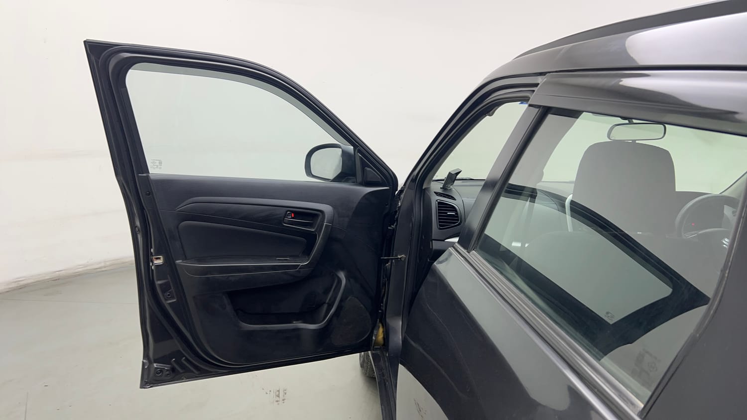 Used 2021 maruti-suzuki Vitara Brezza VXi Petrol Manual interior LEFT FRONT DOOR OPEN VIEW