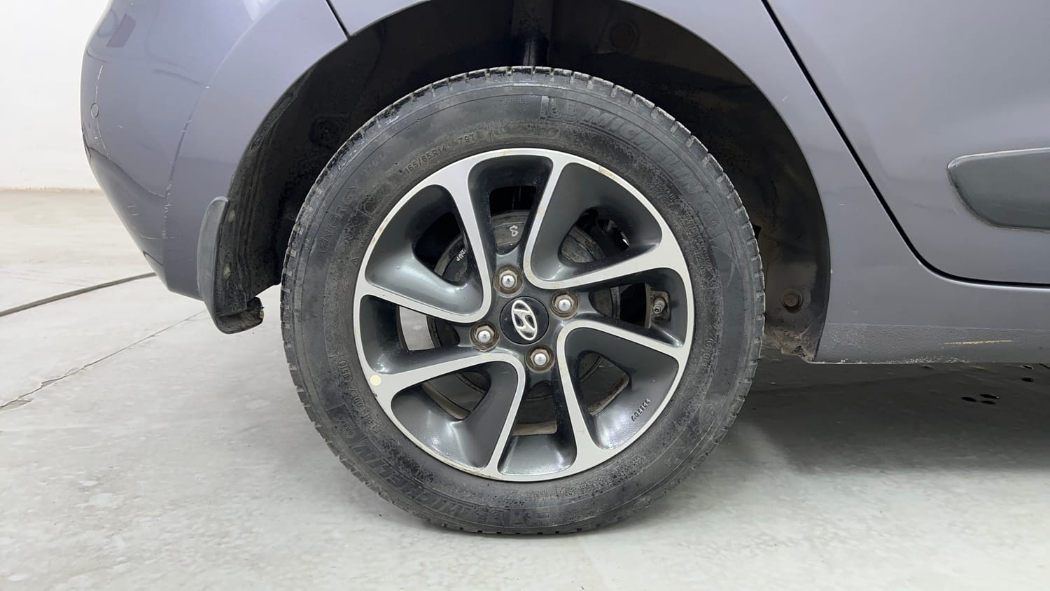 Used 2017 Hyundai Grand i10 Sportz (O) AT 1.2 Kappa VTVT Petrol Automatic tyres RIGHT REAR TYRE RIM VIEW