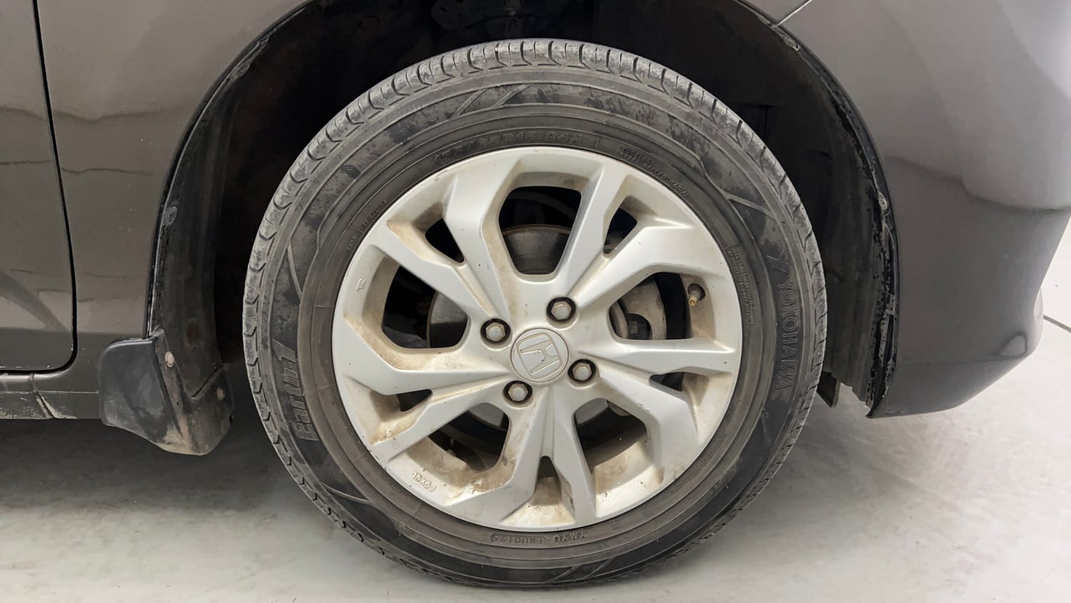 Used 2019 Honda Amaze 1.2 V CVT Petrol Petrol Automatic tyres RIGHT FRONT TYRE RIM VIEW