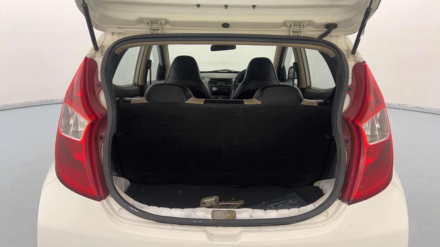 Used 2014 Hyundai Eon Era + Petrol Manual interior DICKY INSIDE VIEW
