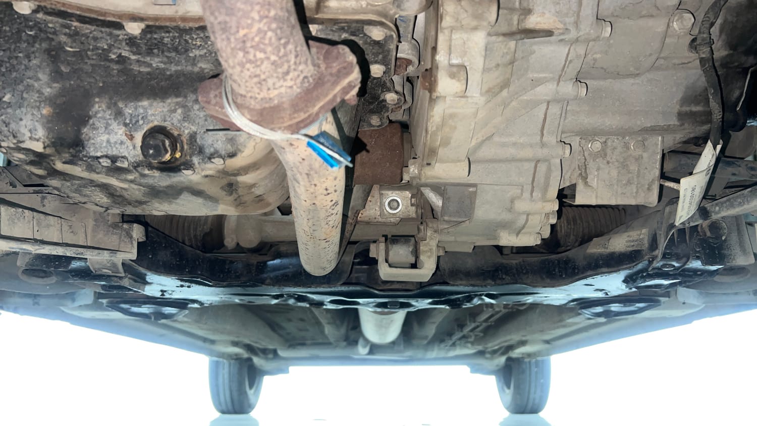 Used 2023 Tata Punch Camo Adventure Rhythm AMT Petrol Automatic extra FRONT LEFT UNDERBODY VIEW