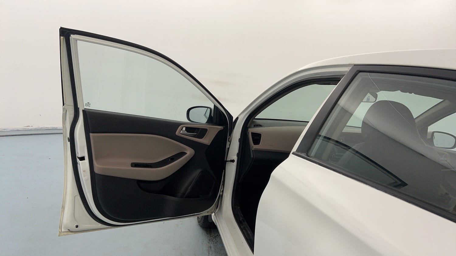 Used 2016 Hyundai Elite i20 Magna 1.2 Petrol Manual interior LEFT FRONT DOOR OPEN VIEW