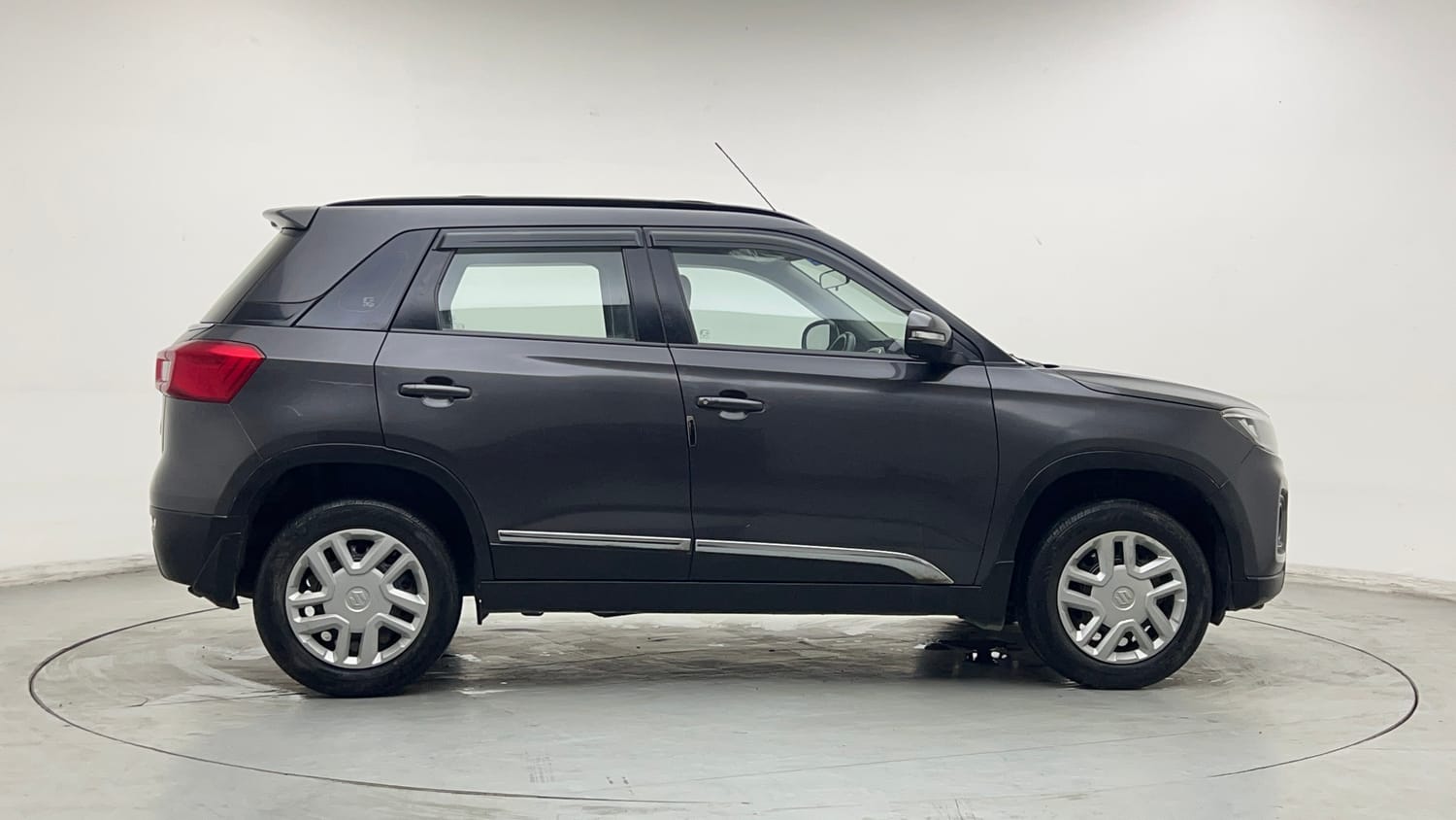 Used 2021 maruti-suzuki Vitara Brezza VXi Petrol Manual exterior RIGHT SIDE VIEW