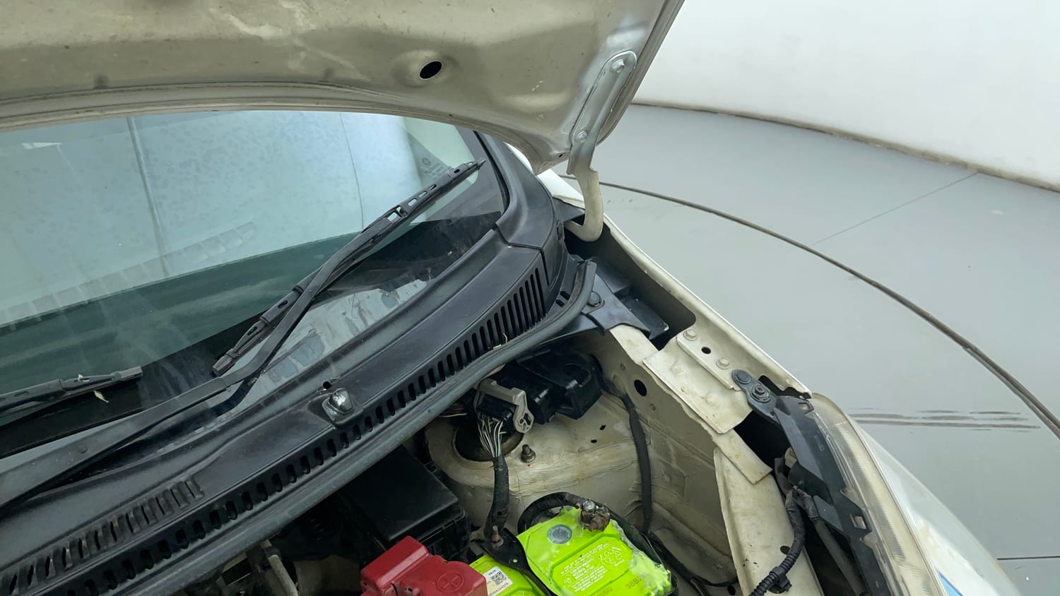 Used 2016 Maruti Suzuki Wagon R VXI Petrol Manual engine ENGINE LEFT SIDE HINGE & APRON VIEW