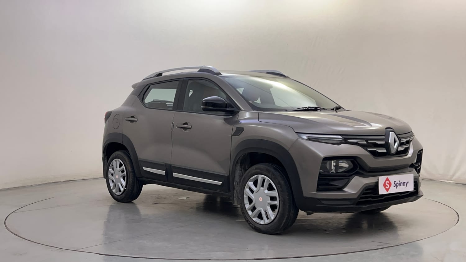 Used 2021 Renault Kiger RXT MT Petrol Manual exterior RIGHT FRONT CORNER VIEW