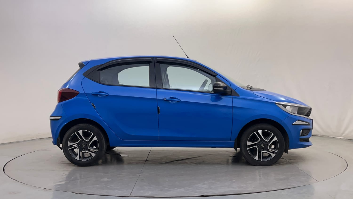 Used 2021 Tata Tiago XZ Plus Petrol Manual exterior RIGHT SIDE VIEW