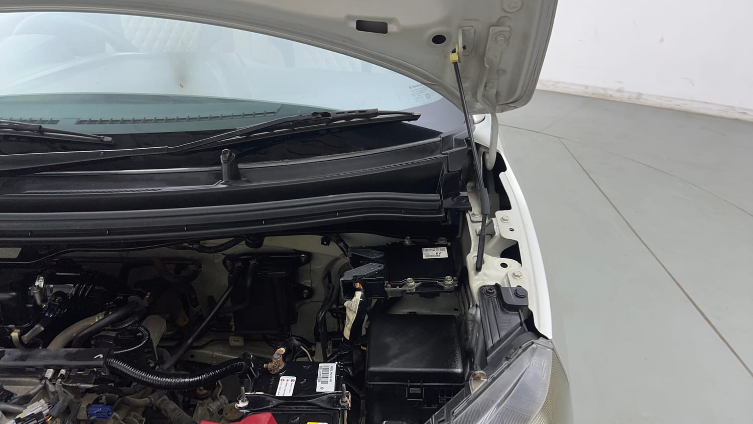 Used 2021 Maruti Suzuki Wagon R 1.0 LXi 1.0 Petrol Manual engine ENGINE LEFT SIDE HINGE & APRON VIEW