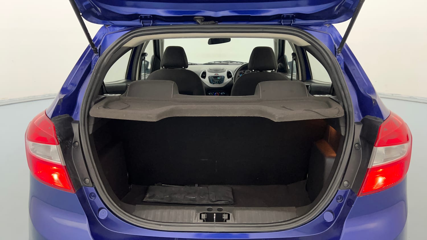 Used 2016 Ford Figo Trend 1.2 Ti-VCT Petrol Manual interior DICKY INSIDE VIEW