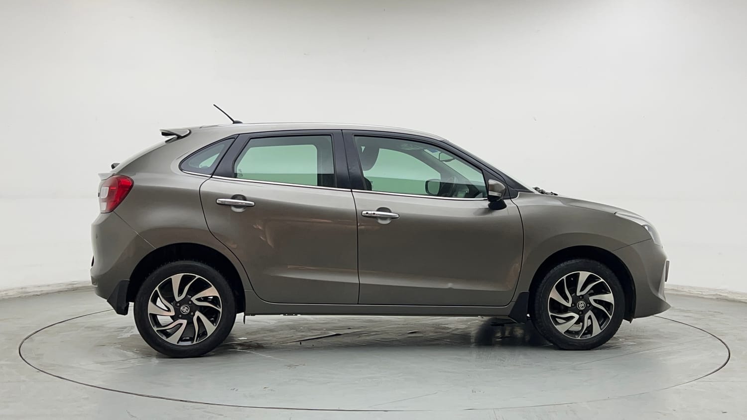 Used 2020 Toyota Glanza V Petrol Manual exterior RIGHT SIDE VIEW