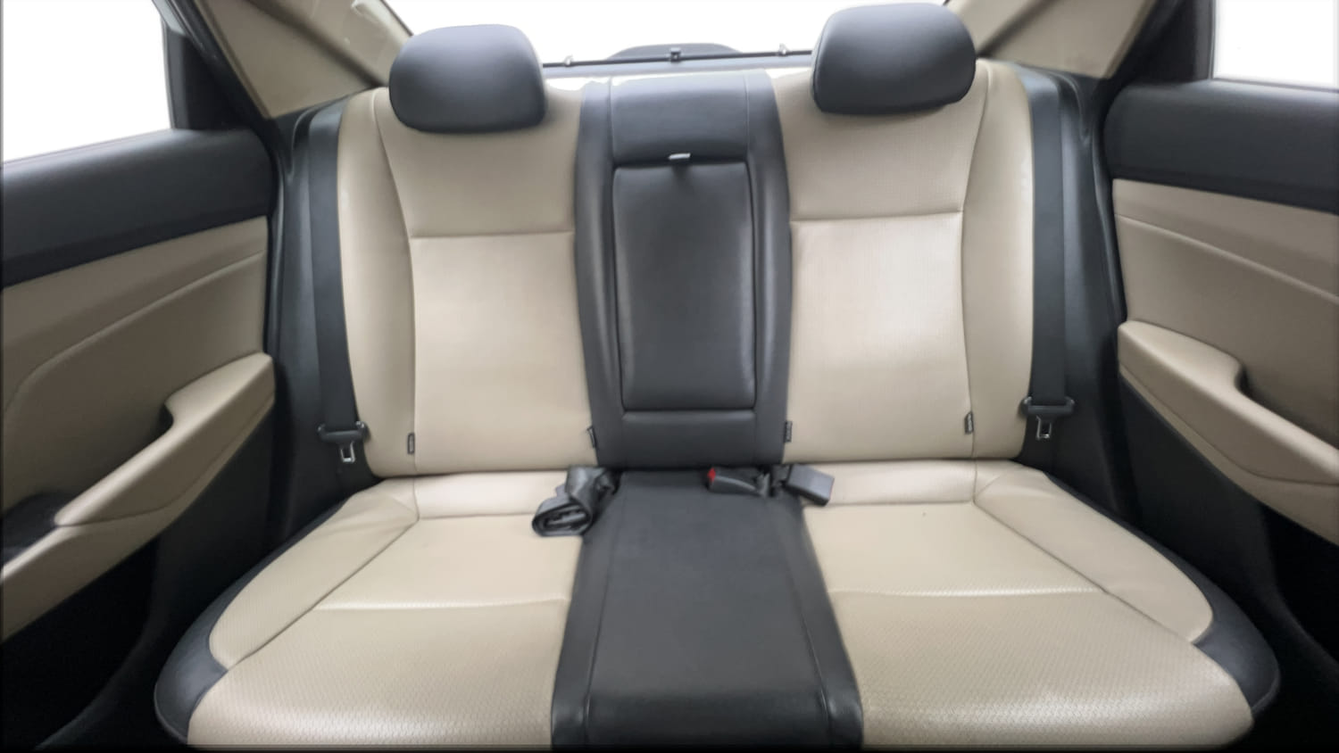 Used 2019 Hyundai Verna SX (O) 1.6 VTVT AT Petrol Automatic interior REAR SEAT CONDITION VIEW