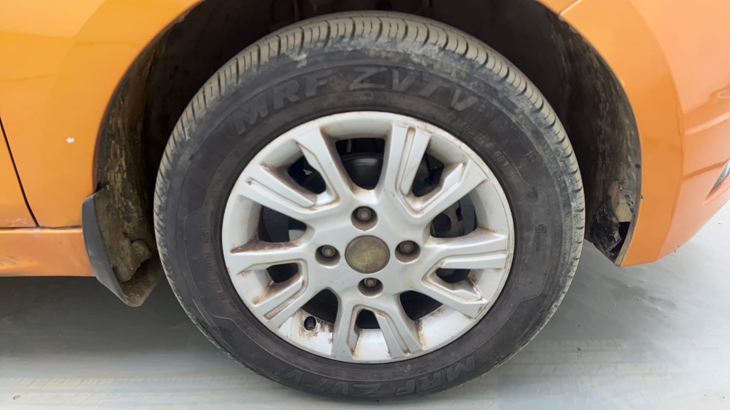 Used 2016 Tata Tiago Revotron XZ Petrol Manual tyres RIGHT FRONT TYRE RIM VIEW