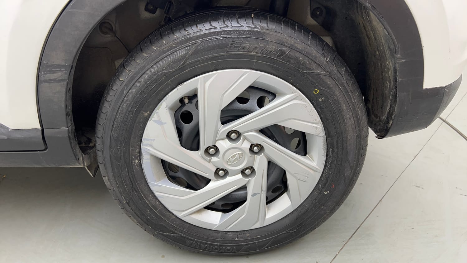 Used 2022 Hyundai Venue S (O) 1.2 Petrol Cng Manual tyres LEFT REAR TYRE RIM VIEW