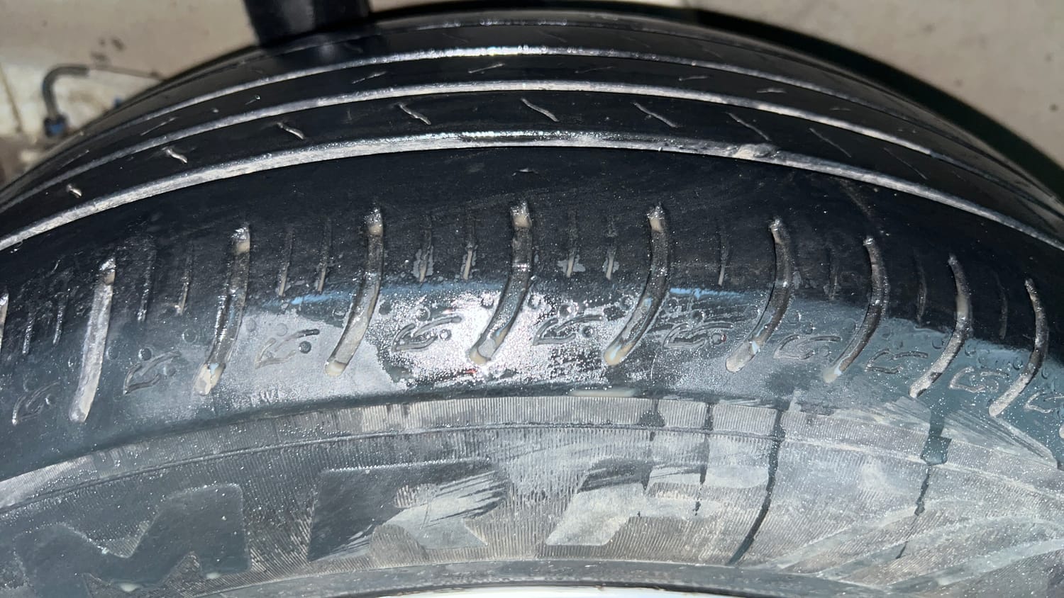 Used 2022 Hyundai Venue S (O) 1.2 Petrol Cng Manual tyres RIGHT REAR TYRE TREAD VIEW
