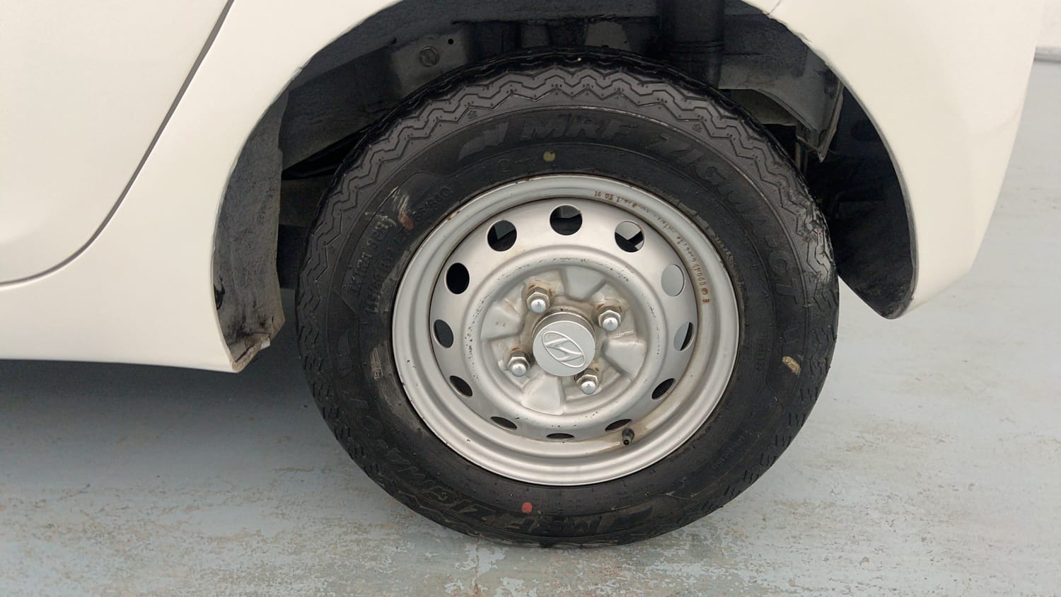 Used 2014 Hyundai Eon Era + Petrol Manual tyres LEFT REAR TYRE RIM VIEW