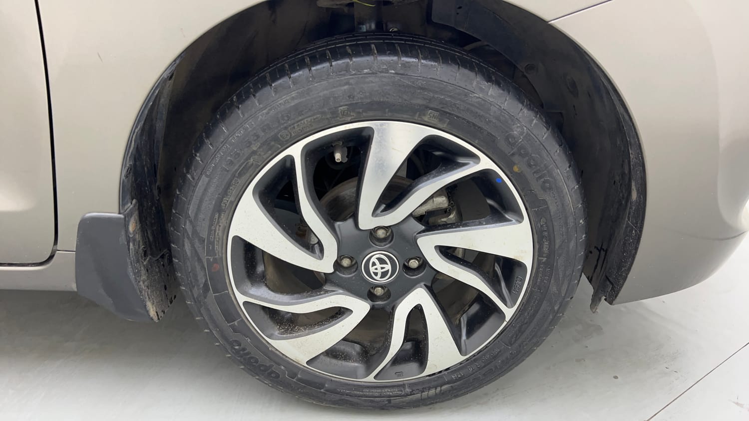 Used 2020 Toyota Glanza V Petrol Manual tyres RIGHT FRONT TYRE RIM VIEW