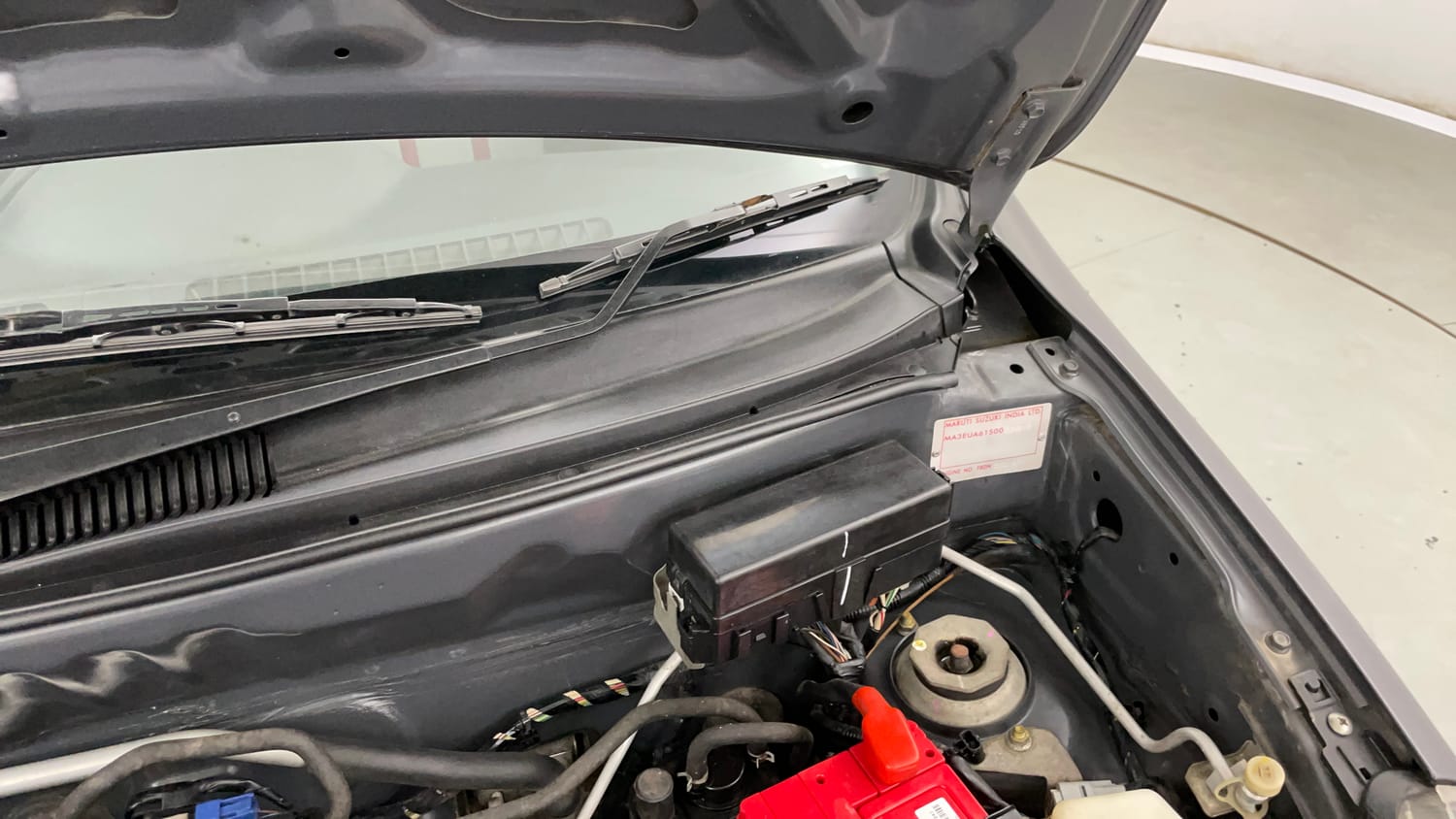 Used 2016 Maruti Suzuki Alto 800 Lxi Petrol Manual engine ENGINE LEFT SIDE HINGE & APRON VIEW