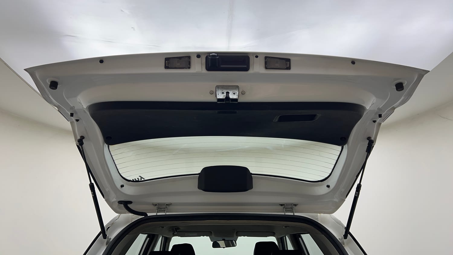 Used 2022 Hyundai Venue S (O) 1.2 Petrol Cng Manual interior DICKY DOOR OPEN VIEW