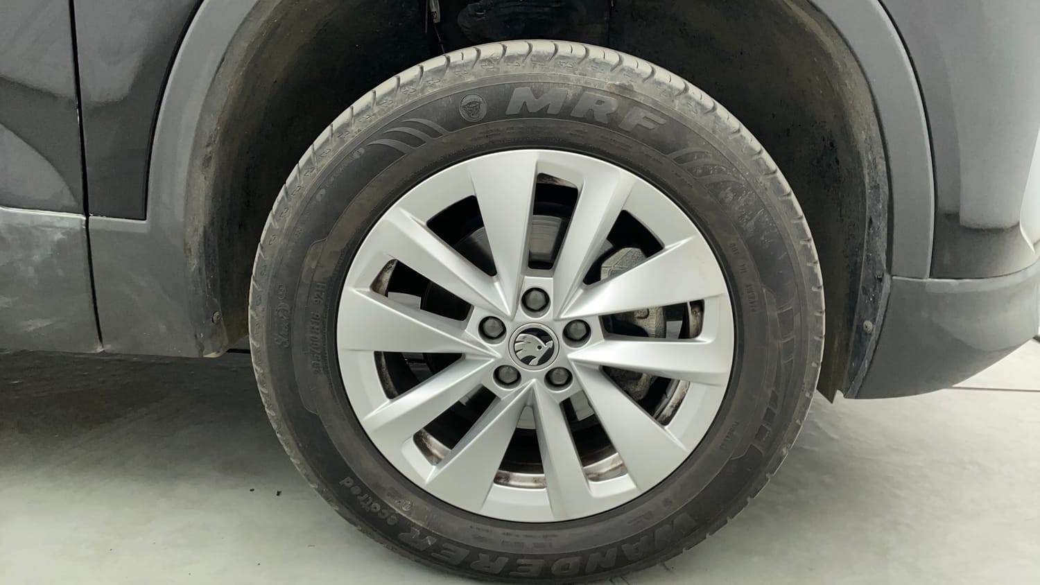 Used 2025 Skoda Kylaq Signature+ 1.0 TSI Petrol Manual tyres RIGHT FRONT TYRE RIM VIEW