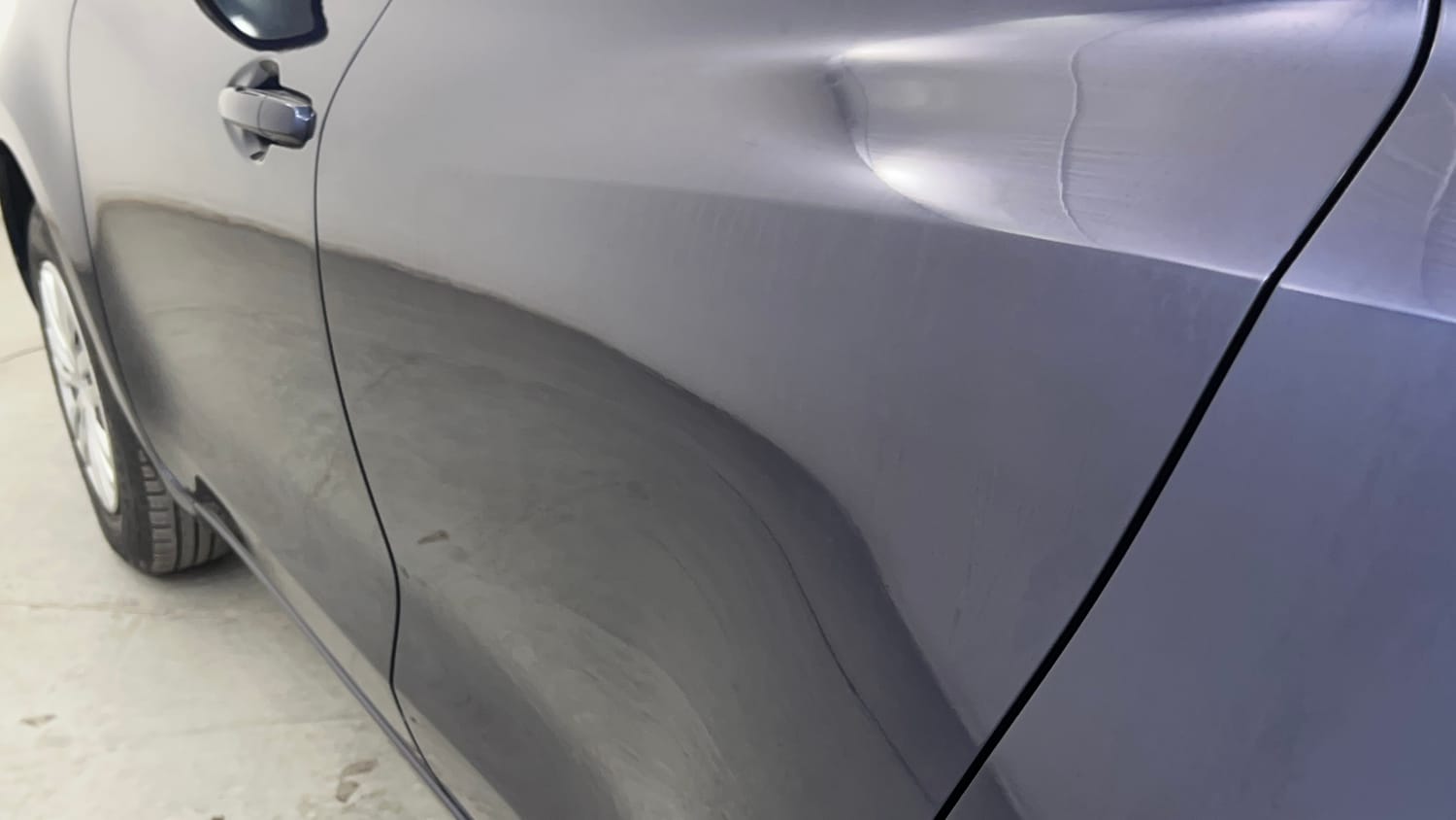 Used 2022 Maruti Suzuki Swift VXi AMT Petrol Automatic dents MINOR SCRATCH