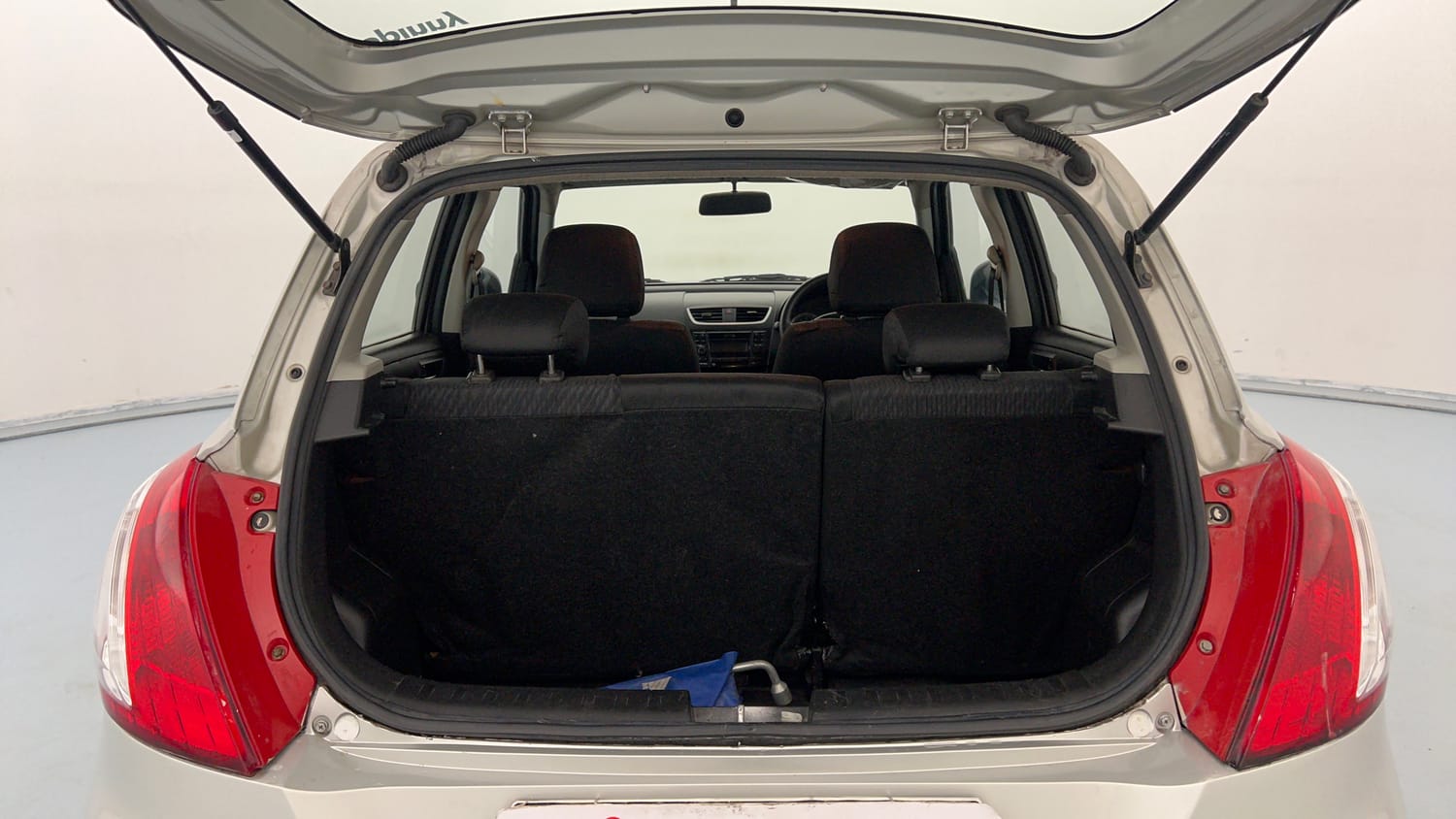 Used 2015 Maruti Suzuki Swift VXi Petrol Manual interior DICKY INSIDE VIEW