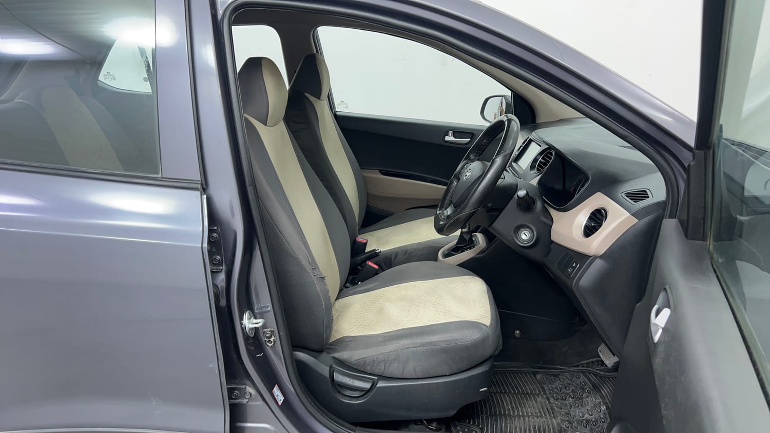 Used 2017 Hyundai Grand i10 Sportz (O) AT 1.2 Kappa VTVT Petrol Automatic interior RIGHT SIDE FRONT DOOR CABIN VIEW