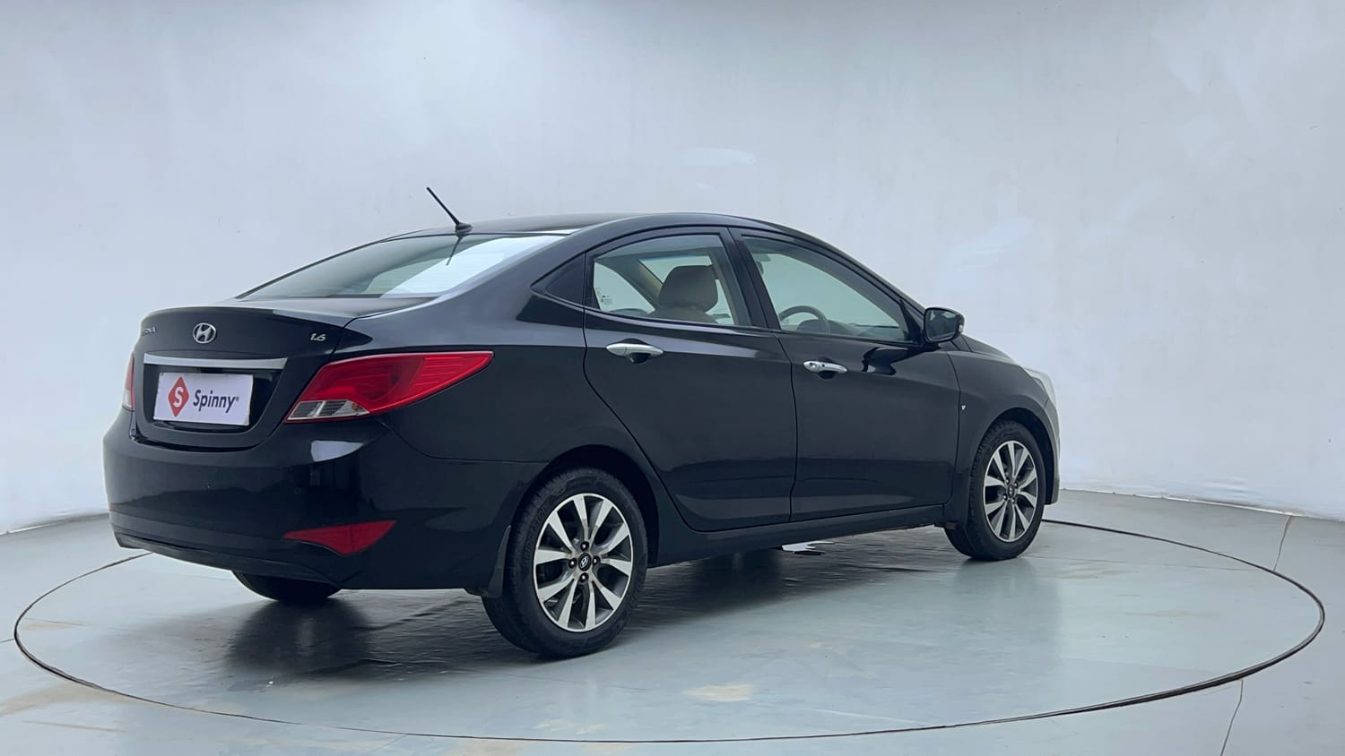 Used 2015 Hyundai Fluidic Verna 4S 1.6 VTVT S(O) Petrol Manual exterior RIGHT REAR CORNER VIEW