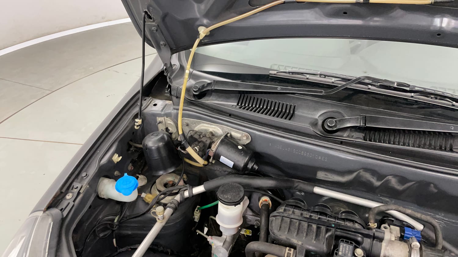 Used 2016 Maruti Suzuki Alto 800 Lxi Petrol Manual engine ENGINE RIGHT SIDE HINGE & APRON VIEW