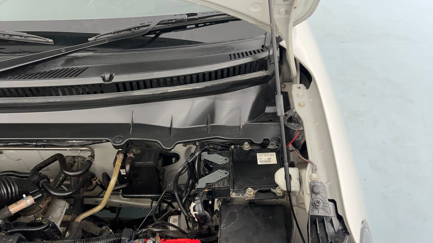Used 2024 Maruti Suzuki Celerio VXi Petrol Manual engine ENGINE LEFT SIDE HINGE & APRON VIEW