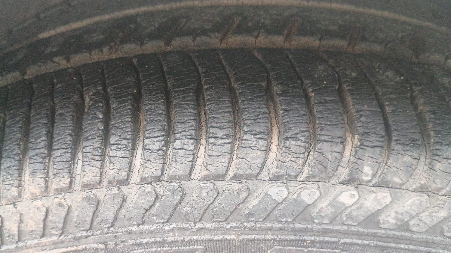 Used 2018 Ford EcoSport Titanium 1.5L TDCi Diesel Manual tyres LEFT FRONT TYRE TREAD VIEW