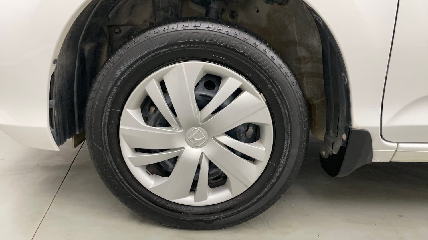 Used 2024 Honda Amaze S 1.2 Petrol MT Petrol Manual tyres LEFT FRONT TYRE RIM VIEW