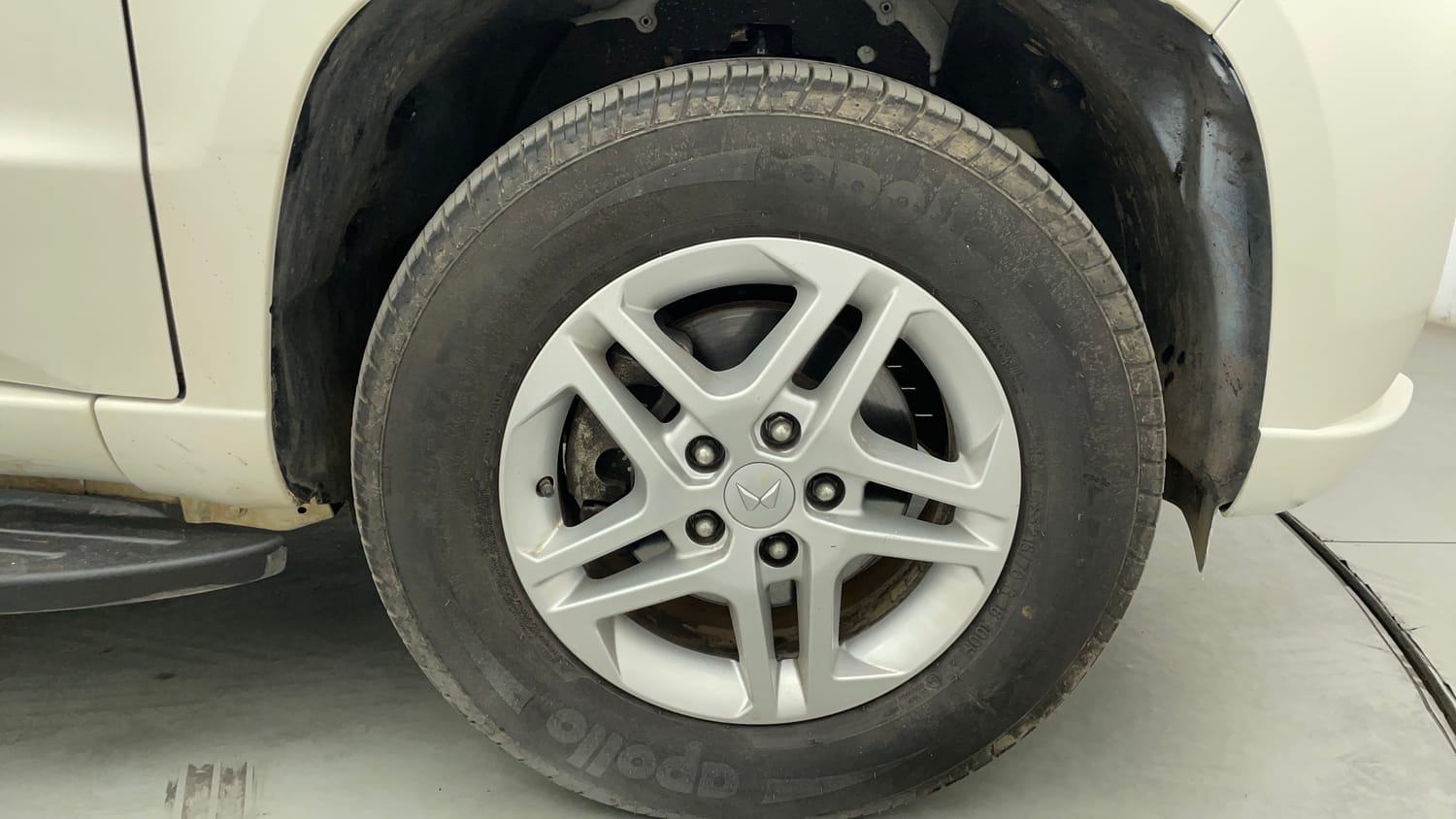 Used 2024 Mahindra Bolero Neo Plus P10 Diesel Manual tyres RIGHT FRONT TYRE RIM VIEW