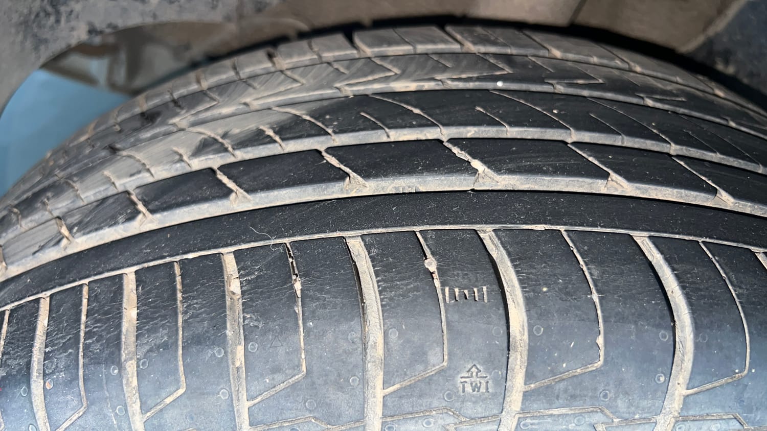 Used 2022 Kia Seltos GTX Plus 1.4 DCT Petrol Automatic tyres RIGHT REAR TYRE TREAD VIEW