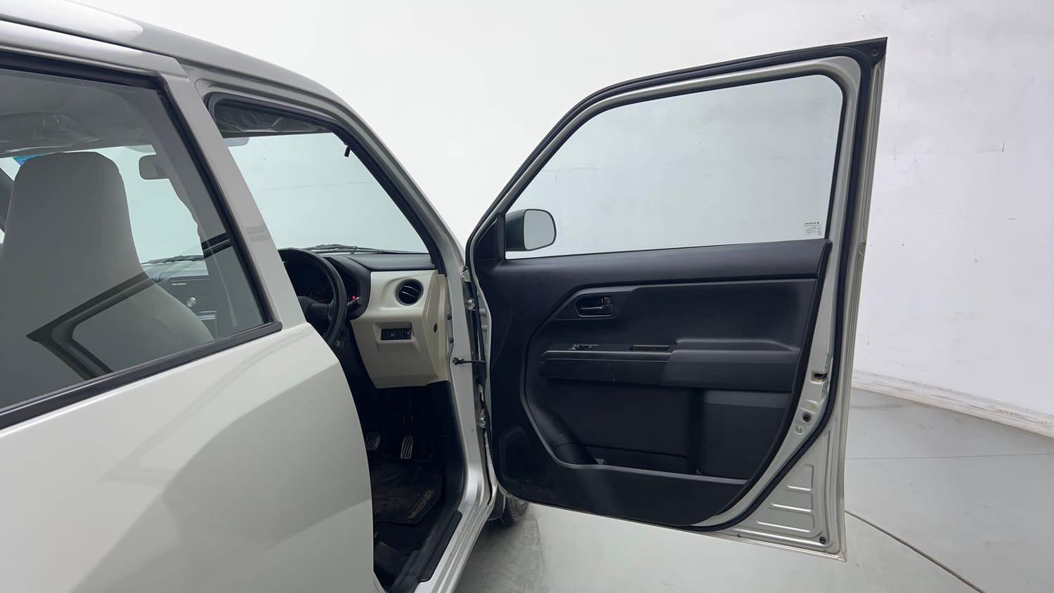 Used 2021 Maruti Suzuki Wagon R 1.0 LXi 1.0 Petrol Manual interior RIGHT FRONT DOOR OPEN VIEW