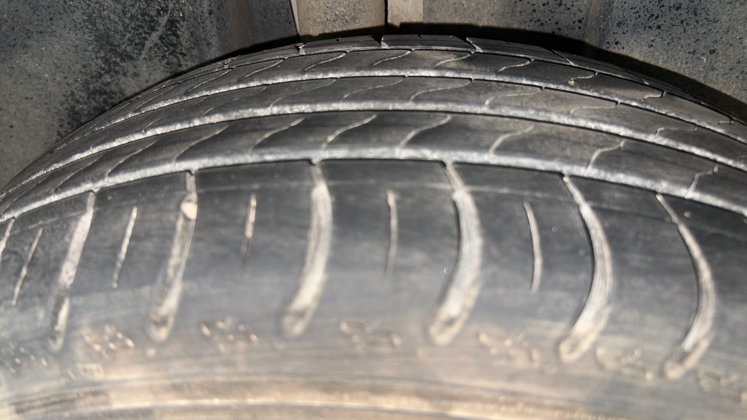 Used 2024 Skoda Kushaq Ambition 1.0L TSI MT Petrol Manual tyres RIGHT REAR TYRE TREAD VIEW