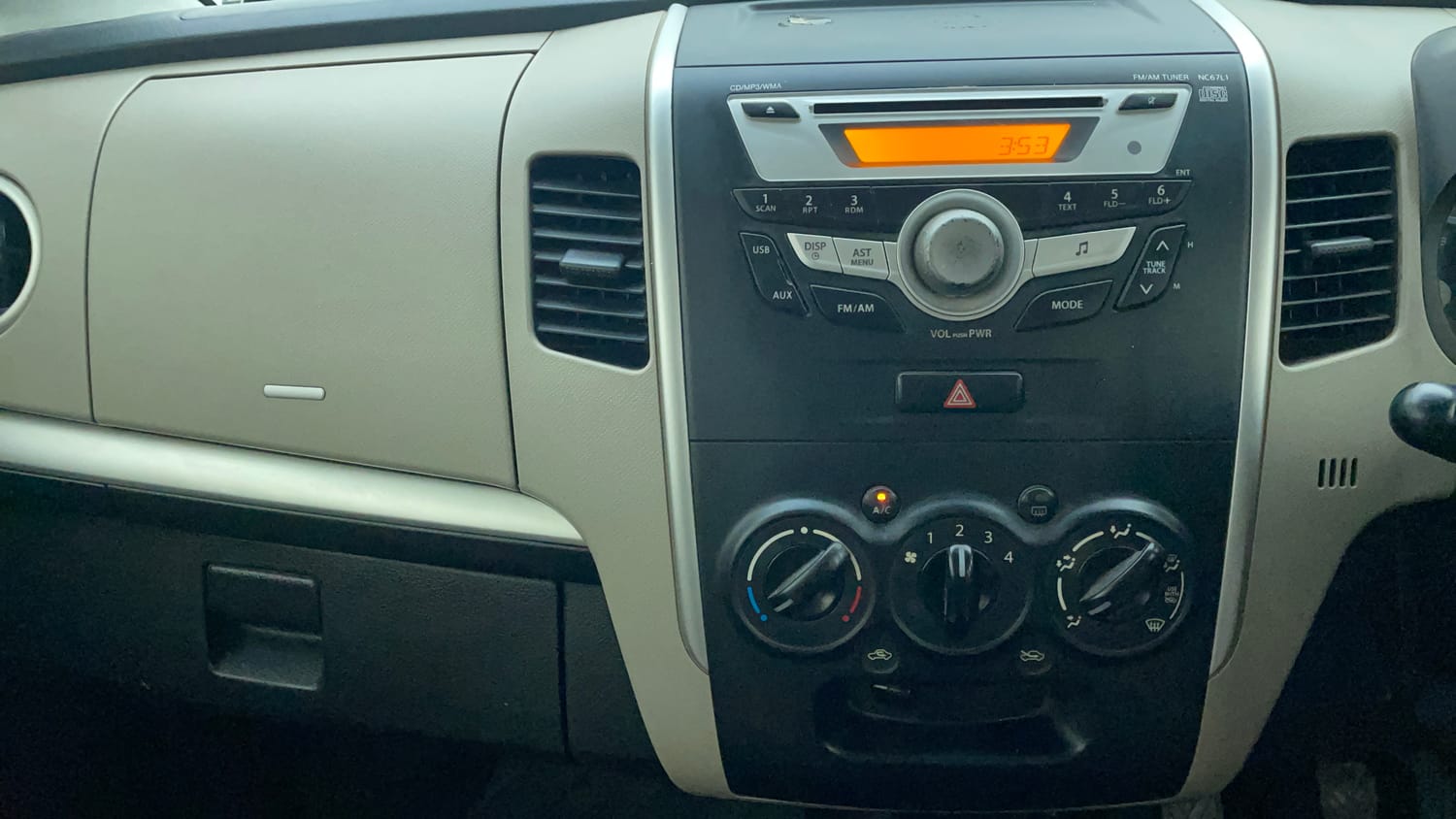 Used 2016 Maruti Suzuki Wagon R VXI Petrol Manual interior MUSIC SYSTEM & AC CONTROL VIEW