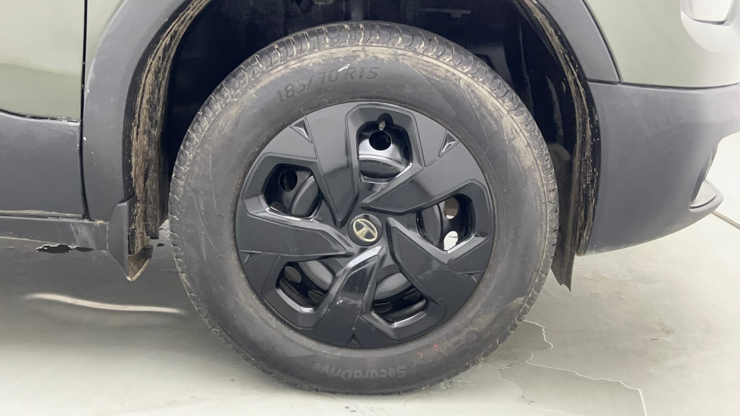 Used 2023 Tata Punch Camo Adventure Rhythm AMT Petrol Automatic tyres RIGHT FRONT TYRE RIM VIEW