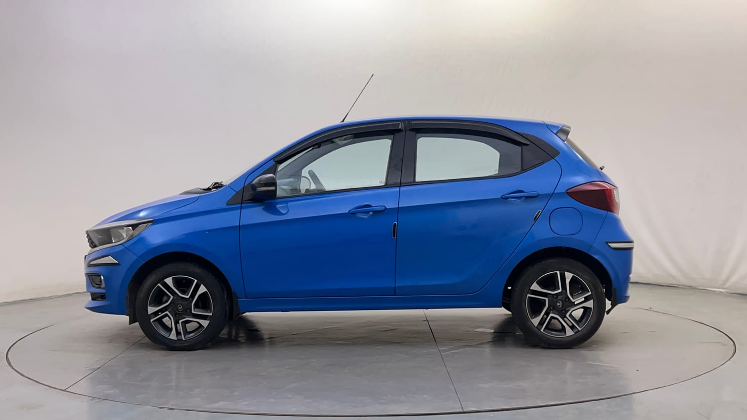 Used 2021 Tata Tiago XZ Plus Petrol Manual exterior LEFT SIDE VIEW