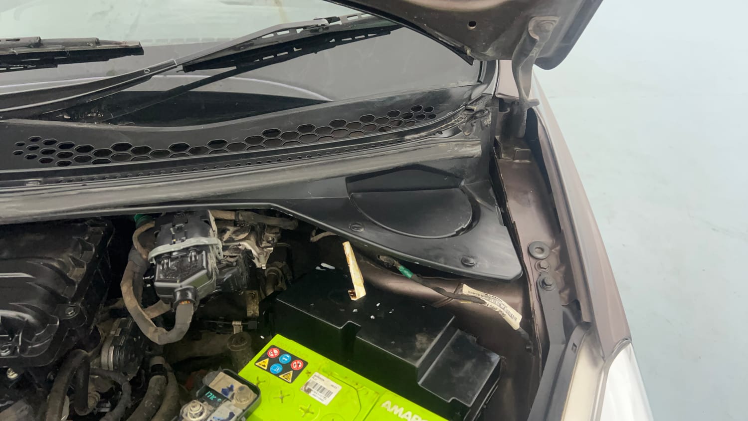 Used 2019 Tata Tiago Revotron XT Petrol Manual engine ENGINE LEFT SIDE HINGE & APRON VIEW
