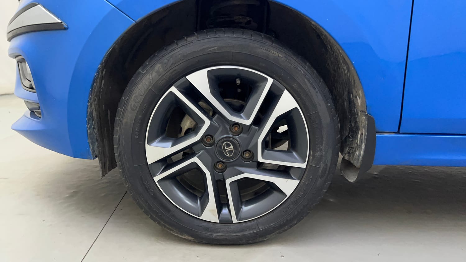 Used 2021 Tata Tiago XZ Plus Petrol Manual tyres LEFT FRONT TYRE RIM VIEW