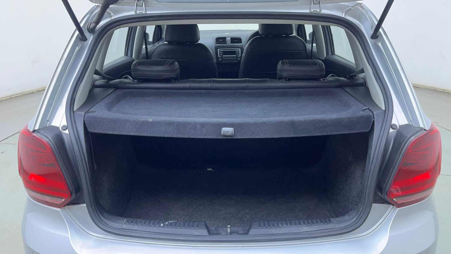 Used 2020 Volkswagen Polo Comfortline 1.0L (P) Petrol Manual interior DICKY INSIDE VIEW