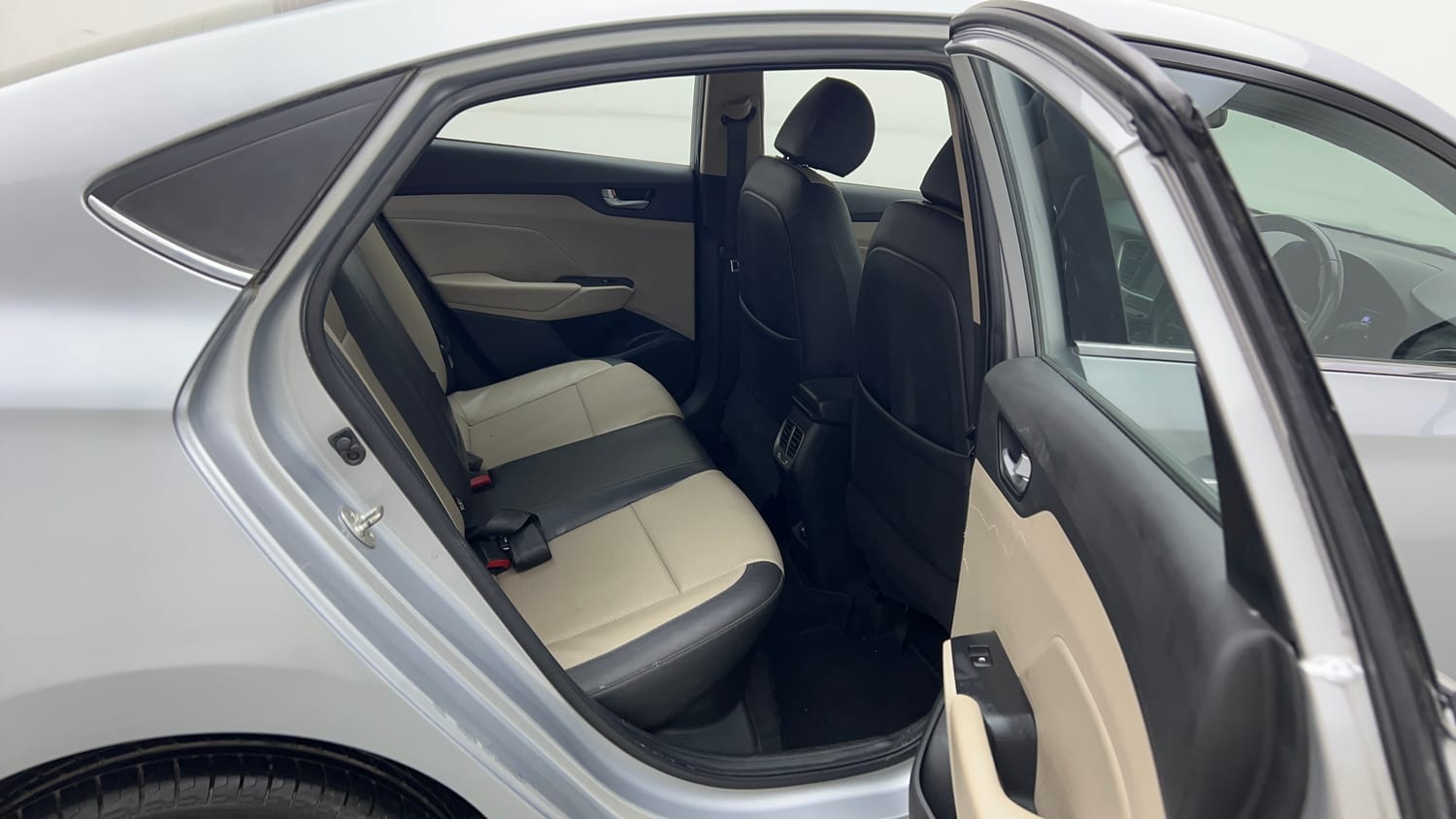 Used 2019 Hyundai Verna SX (O) 1.6 VTVT AT Petrol Automatic interior RIGHT SIDE REAR DOOR CABIN VIEW